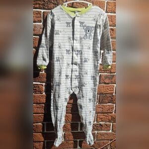 🔸️3/$15 Adorable Gray and Green Bear Print Footie Pajamas